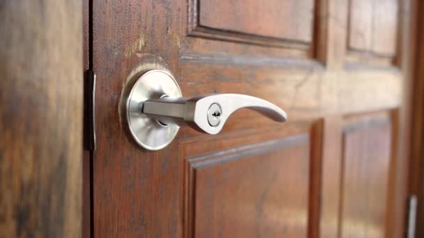 Close Mother Hand Puts Key Keyhole Daughter Open Door Walked — Stock Video