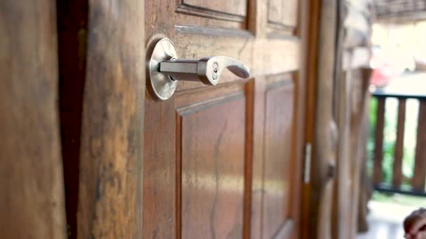 Close Mother Hand Puts Key Keyhole Daughter Open Door Walked — Stock Video