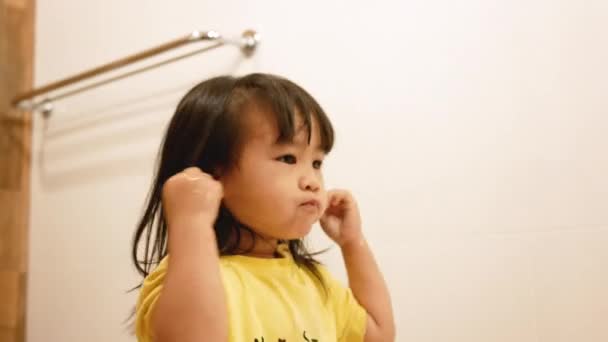 Happy Little Child Girl Brushing Teeth Clean Oral Water Bathroom — Stock Video