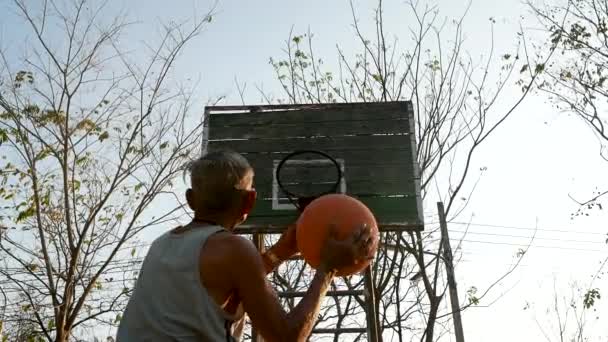 Asian Senior Father Playing Basketball His Daughter Stadium Summer Day — Stock Video