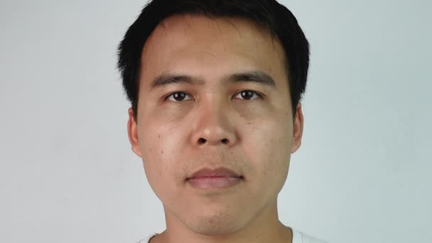 Primer Plano Retrato Feliz Hombre Asiático Emocionado Usar Camiseta Blanca — Vídeos de Stock