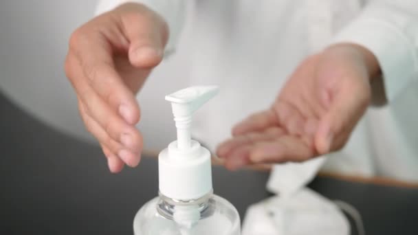 Donne Lavano Mani Con Gel Alcolico Prevenire Diffusione Germi Batteri — Video Stock