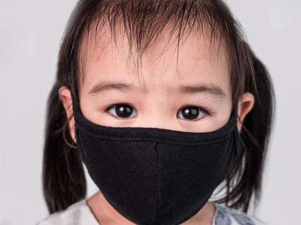 Portrait Une Enfant Asiatique Portant Masque Facial Pour Protéger Pollution — Photo