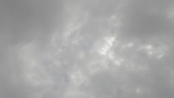 Vor Dem Sturm Bilden Sich Schwarze Wolken Über Dem Himmel — Stockvideo