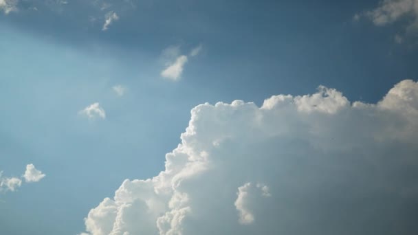 Vacker Blå Himmel Med Moln Sommardagen Natur Himmel Bakgrund — Stockvideo