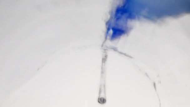 Pęcherzyki Powietrza Wodzie Podczas Wylewania Wody Szkle Zdjęcia Podwodnego Narożnika — Wideo stockowe