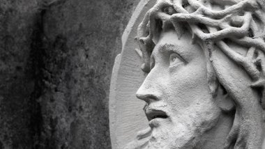 Çarmıhta acı çeken İsa 'nın yüzü