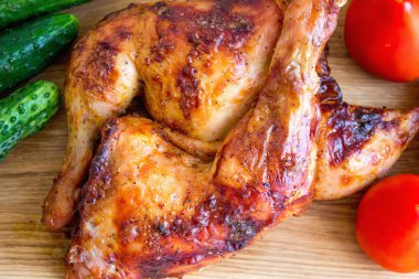 Taze sebzeli ızgara tavuk.