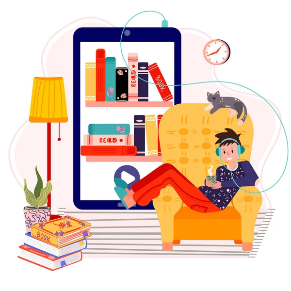 Adam evde oturup sesli kitap dinliyor. Edebiyat hayranı rahat koltukta eBook 'un tadını çıkarıyor. Evden çevrimiçi kütüphane. Kulaklık kullanan erkek sesli kitap uygulaması. Online öğrenim, evden eğitim