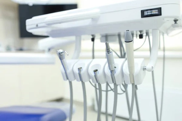 Interiör i moderna dentalskåp och dess utrustning — Stockfoto