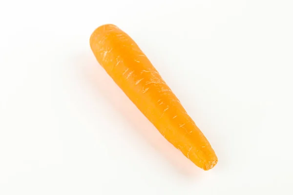 Mano humana sosteniendo una zanahoria fresca. Espacio de copia Fre . — Foto de Stock