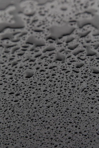 Drops of water on black texture. Selective focus. — Stock Photo, Image