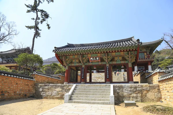 Пусан Южная Корея Марта Ворота Знаменитого Храма Беомеоса — стоковое фото