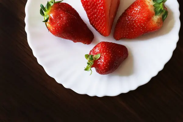Aardbeien Witte Plaat Bovenaanzicht — Stockfoto