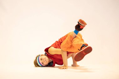 Breakdance çocuğu, çılgın çocuk 