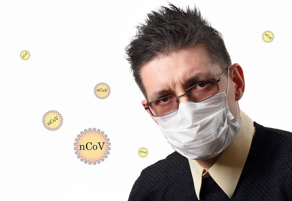 A férfi az orvosi maszkban ráncolja a homlokát. Vírusok röpködnek — Stock Fotó