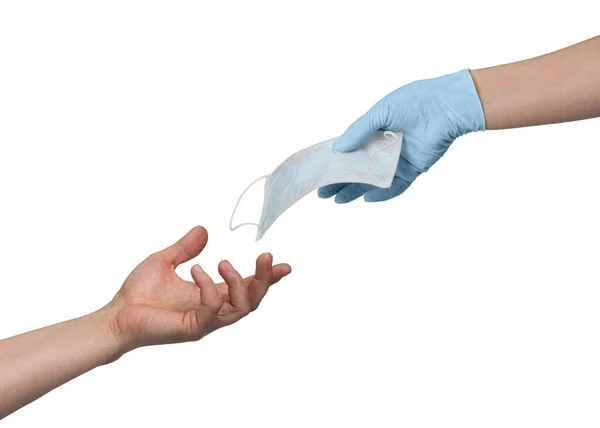 Hand Blå Handske Ger Behövande Medicinsk Ansiktsmask Isolerad Närbild Vit — Stockfoto