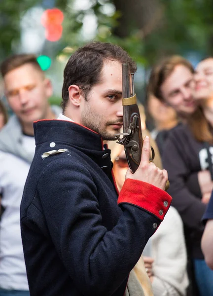 Moskau, Russland - 12. Juni 2019: Porträts von Figuren historischer Rekonstruktion in wunderschönen historischen und authentischen Kostümen beim Festival Times and Epochs in Moskau — Stockfoto