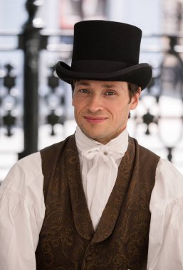 Moskova, Rusya - 12 Haziran 2019: Moskova Times ve Epochs festivalinde tarihi ve otantik kostümler içindeki karakterlerin portreleri