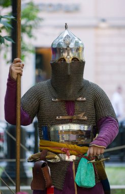Moskova, Rusya - 12 Haziran 2019: Moskova Times ve Epochs festivalinde tarihi ve otantik kostümler içindeki karakterlerin portreleri