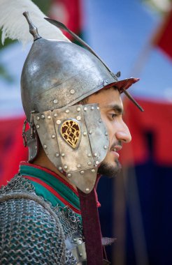 Moskova, Rusya - 12 Haziran 2019: Moskova Times ve Epochs festivalinde tarihi ve otantik kostümler içindeki karakterlerin portreleri