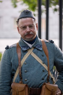 Moskova, Rusya - 12 Haziran 2019: Moskova Times ve Epochs festivalinde tarihi ve otantik kostümler içindeki karakterlerin portreleri