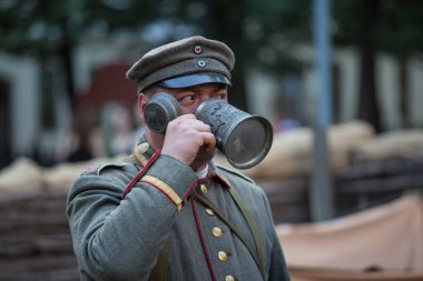 Moskova, Rusya - 12 Haziran 2019: Moskova Times ve Epochs festivalinde tarihi ve otantik kostümler içindeki karakterlerin portreleri