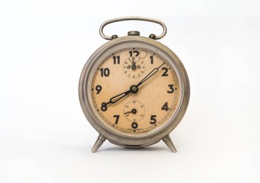 Beyaz arkaplanda izole edilmiş eski vintage saat