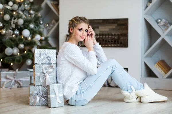 Beautiful Young Woman Christmas Gifts — Stock Photo, Image