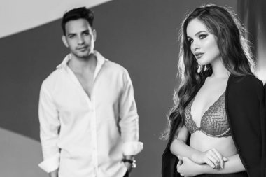 Studio poz güzel genç Çift