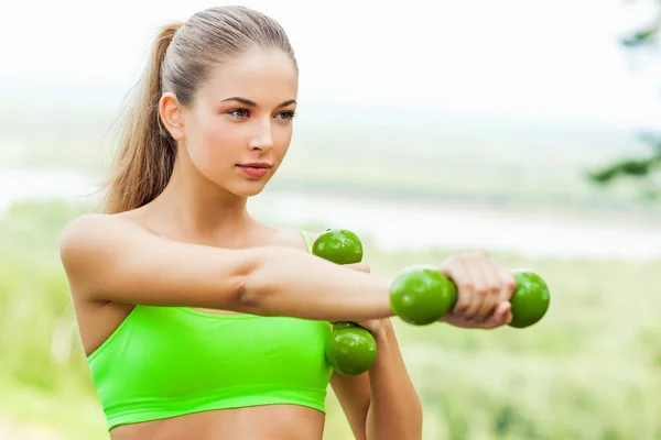 Portrait Young Sporty Woman Exercising Green Dumbbells Outdoor — Stock Photo, Image