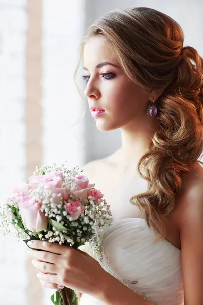 Fashion Portrait Young Beautiful Woman White Wedding Dress Posing Bouquet — Stock Photo, Image