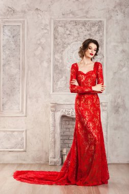 Zarif dantelli elbise genç güzel kadın 