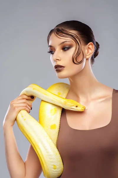 Gorgeous Young Woman Exotic Snake Posing — Stock Photo, Image