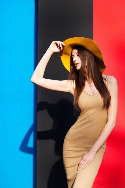 Hermosa Joven Elegante Sombrero Posando — Foto de Stock