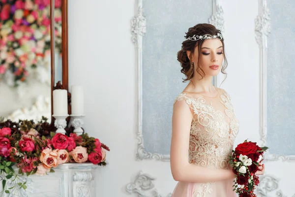 Hinreißende Junge Frau Eleganten Hochzeitskleid — Stockfoto