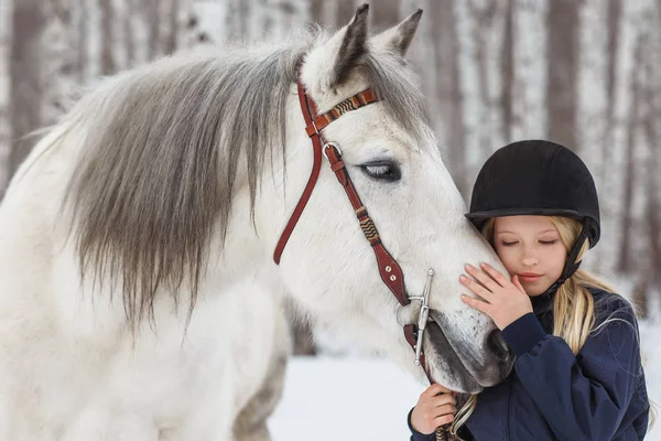 Little girl with a friesian horse, outdoor — Stock Photo, Image