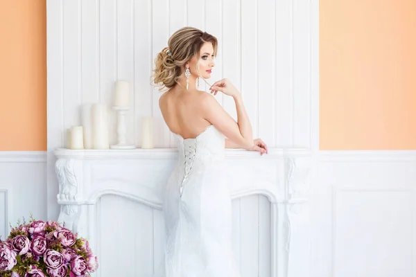 Splendida Giovane Donna Abito Sposa Bianco — Foto Stock