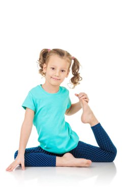 küçük kız Fitness egzersizleri yapıyor