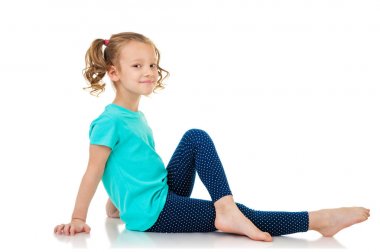 küçük kız Fitness egzersizleri yapıyor