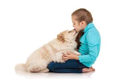 Uyumak puppie ile küçük kız