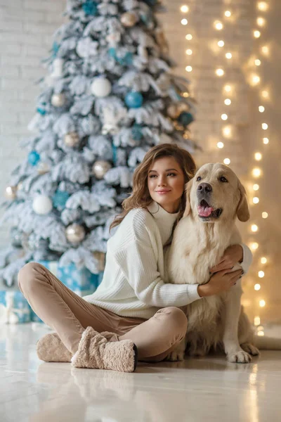 Happy Smiling Woman Hugging Cute Dog Sitting Floor Christmas Tree — Stock Photo, Image