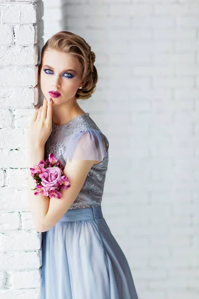 Hermosa Joven Vestido Azul Con Ramo Bodas —  Fotos de Stock