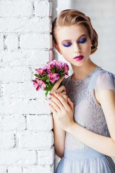 Beautiful Young Girl Blue Dress Wedding Bouquet — Stock Photo, Image
