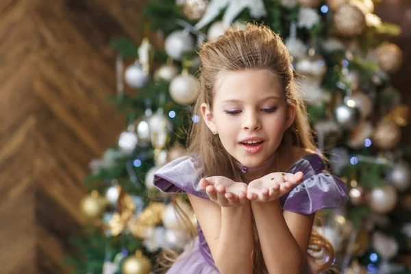 Little Cute Sends Air Kiss Christmas Tree — Stock Photo, Image