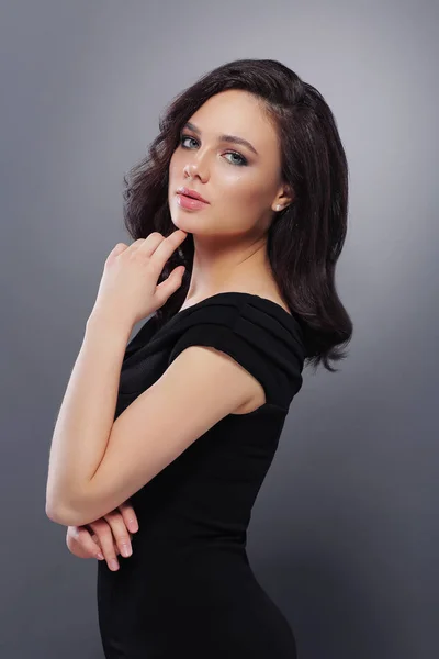 Joven Hermosa Mujer Con Maquillaje Moda Vestido Negro —  Fotos de Stock