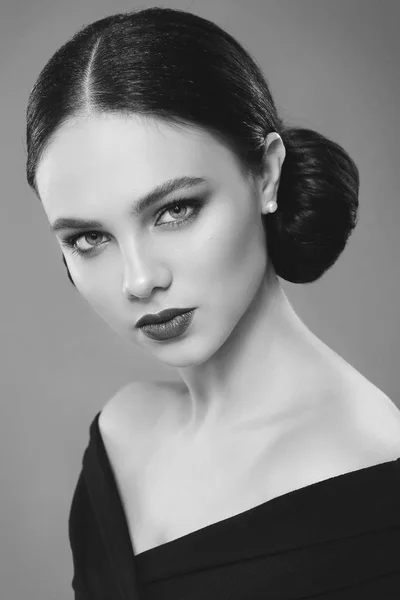 Young Beautiful Woman Fashion Makeup Black Dress Black White Photo — Stock Photo, Image