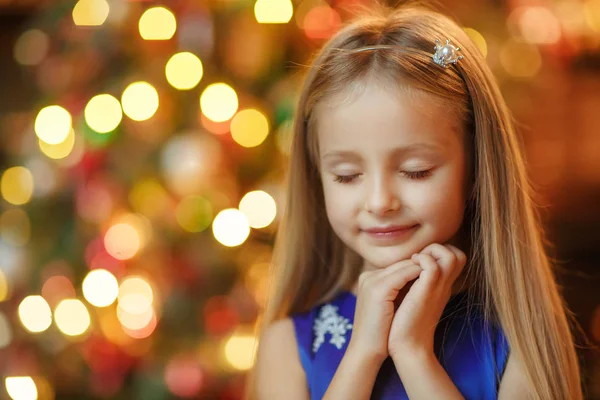 Kleines Blondes Mädchen Blauen Kleid Neujahr — Stockfoto