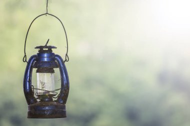 Eski Rustik Gazyağı Lambası, Eski Yağ Lambası ve Doğal Arkaplanda İzole Örümcek Ağı