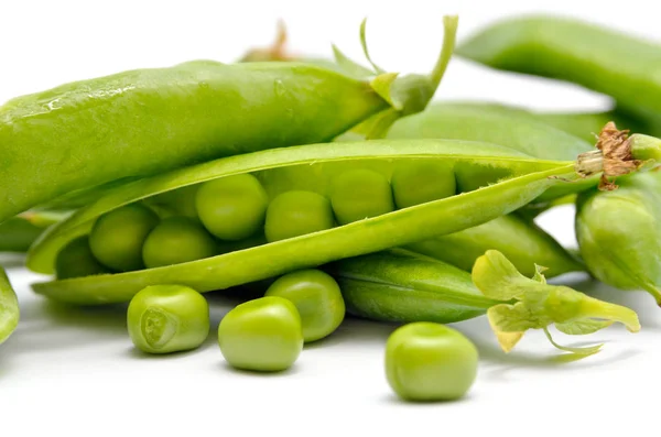 豆荚，孤立在白色背景上的绿色豌豆 图库图片